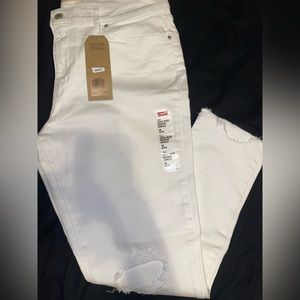Levi Distressed Jeans